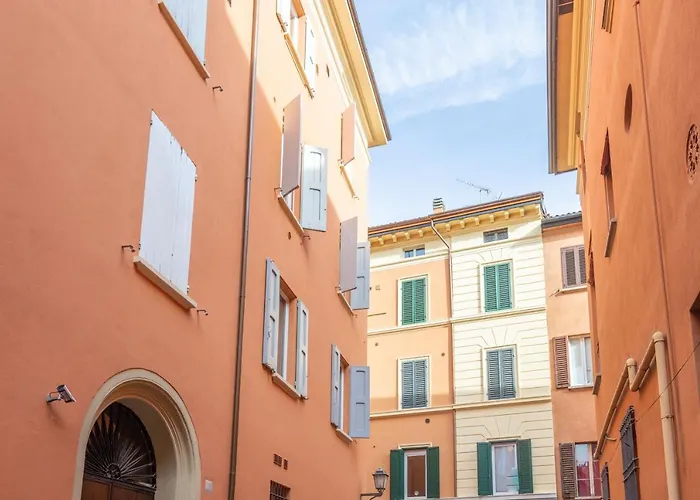 Garisenda, Bologna By Short Holidays